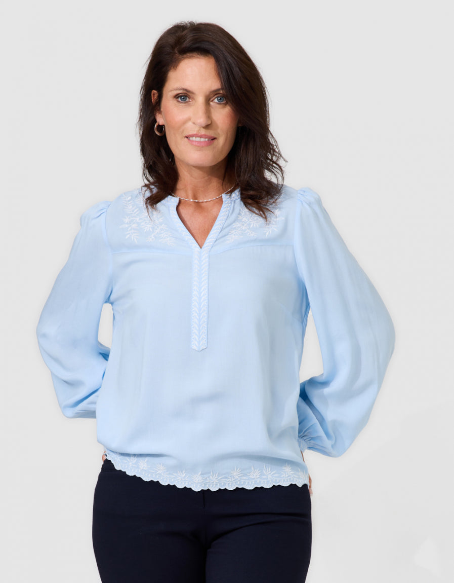 Blouse broderie bleu - image 1