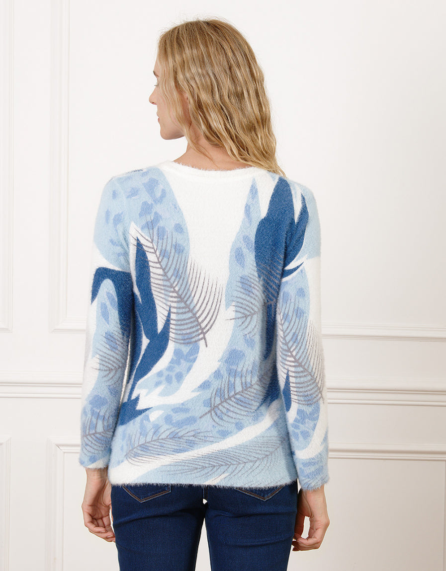 Pull duveteux bleu motif - image 2