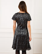 Robe chic noire dentelle - image 2