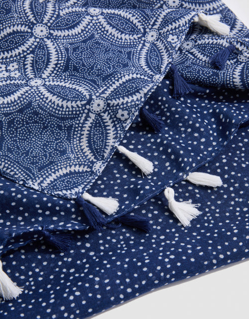 Foulard motif blanc bleu - image 2