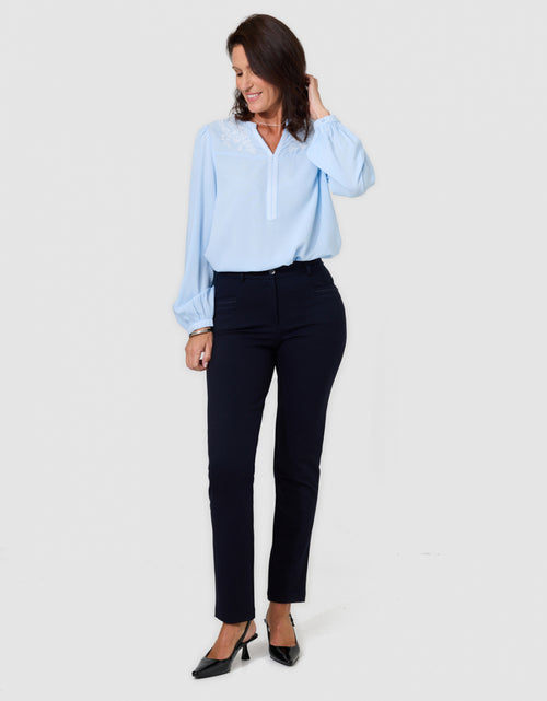 Blouse broderie bleu - image 2