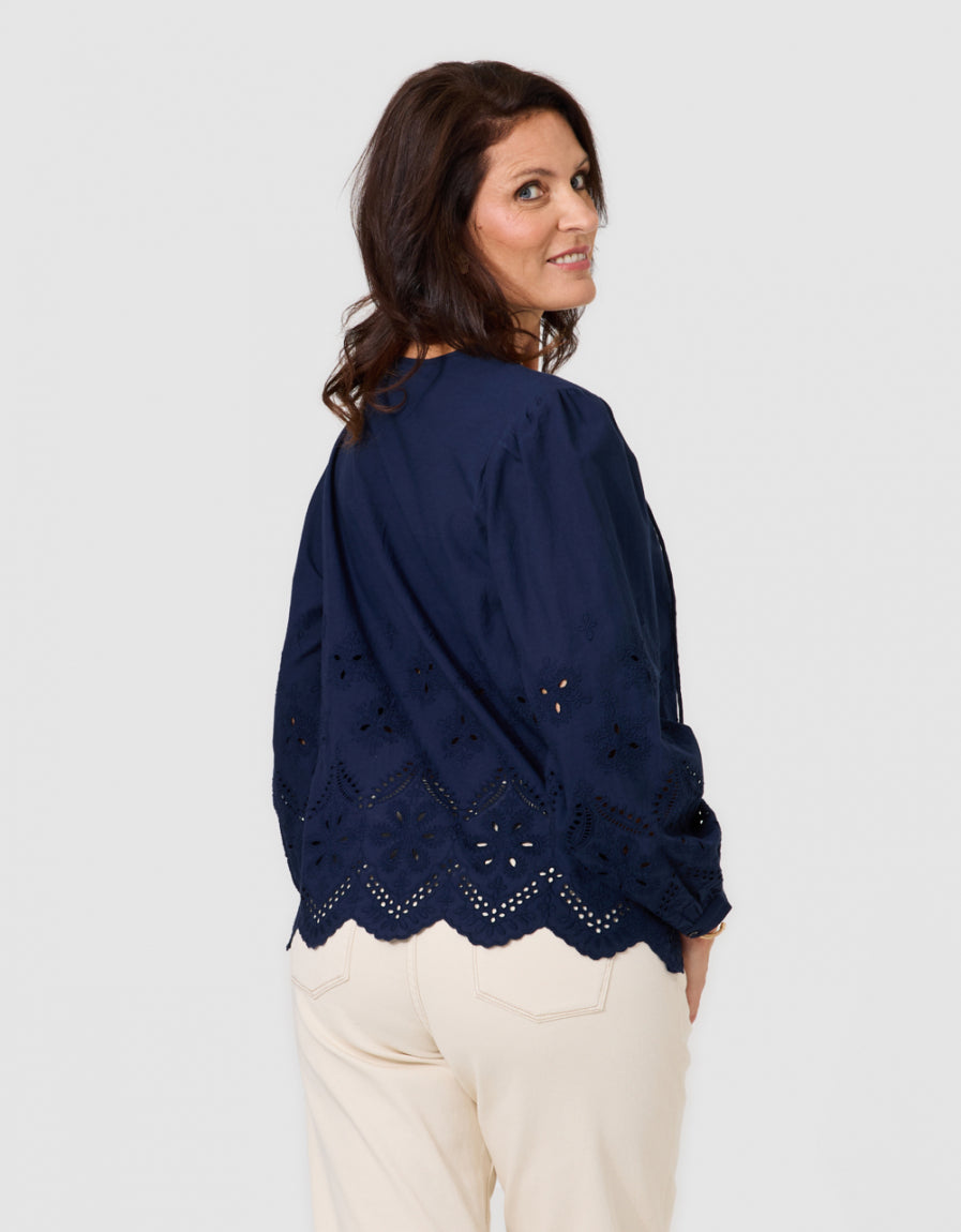 Blouse broderie marine - image 3