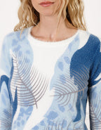 Pull duveteux bleu motif - image 4
