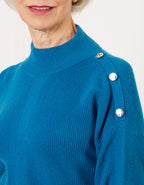 Pull chaud bleu boutons - image 4