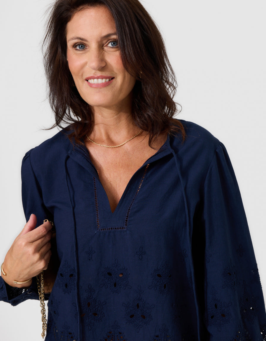 Blouse broderie marine - image 4